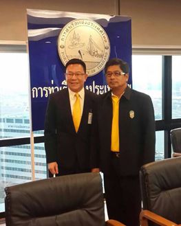 ประธานเจ้าหน้าที่บริหาร บมจ เอ็นซีแอล อินเตอร์เนชั่นแนล โลจิสติกส์ นายกิตติ พัวถาวรสกุล เข้าพบท่าน รองผู้อำนวยการการท่าเรือแห่งประเทศไทย เรือโทกมลศักดิ์ พรหมประยูร